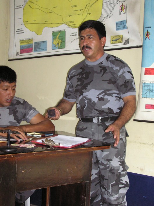 Och till slut var det dags att stämpla och signera polisrapporten