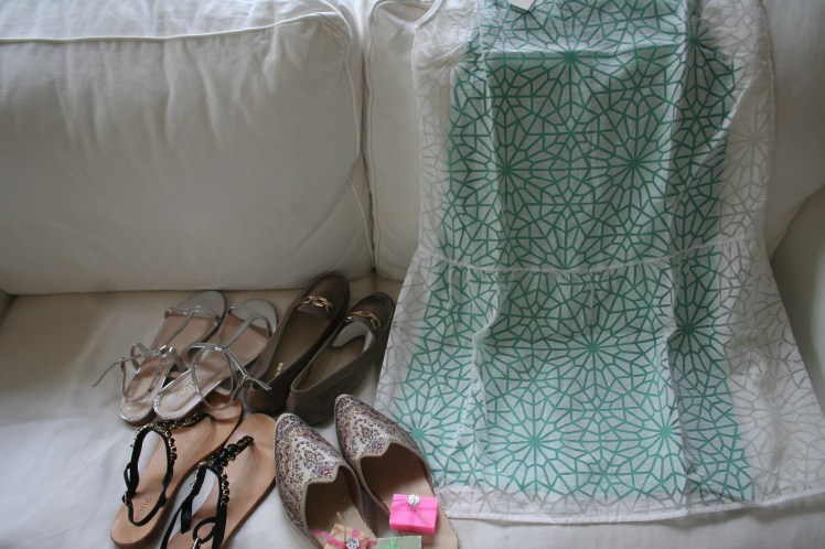 Klänning från Bis wear, turkiska tofflor och handgjorda tvålar samt tre par skor från turkiska märket Hotic