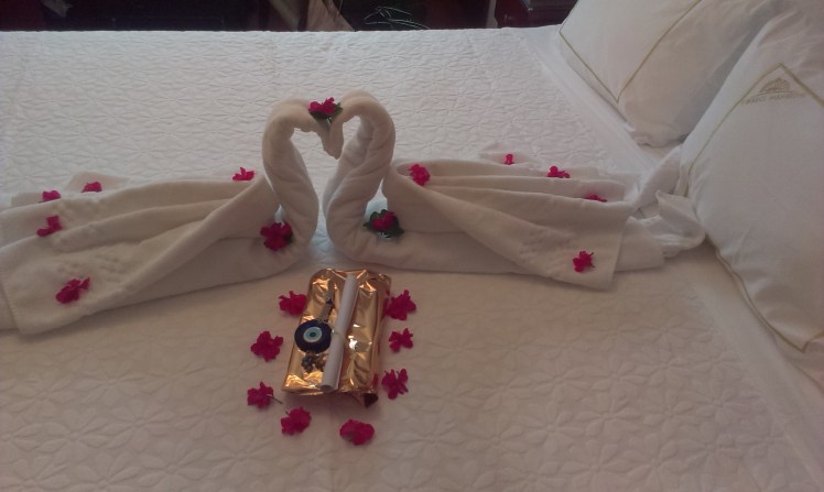 Avskedsgåva från hotellet Sirkeci Mansion. Turkish delight och blått glasöga. En glad överraskning