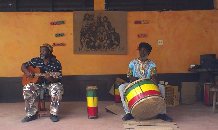 Bob Marley and the Wailers låter spelades och dansades till