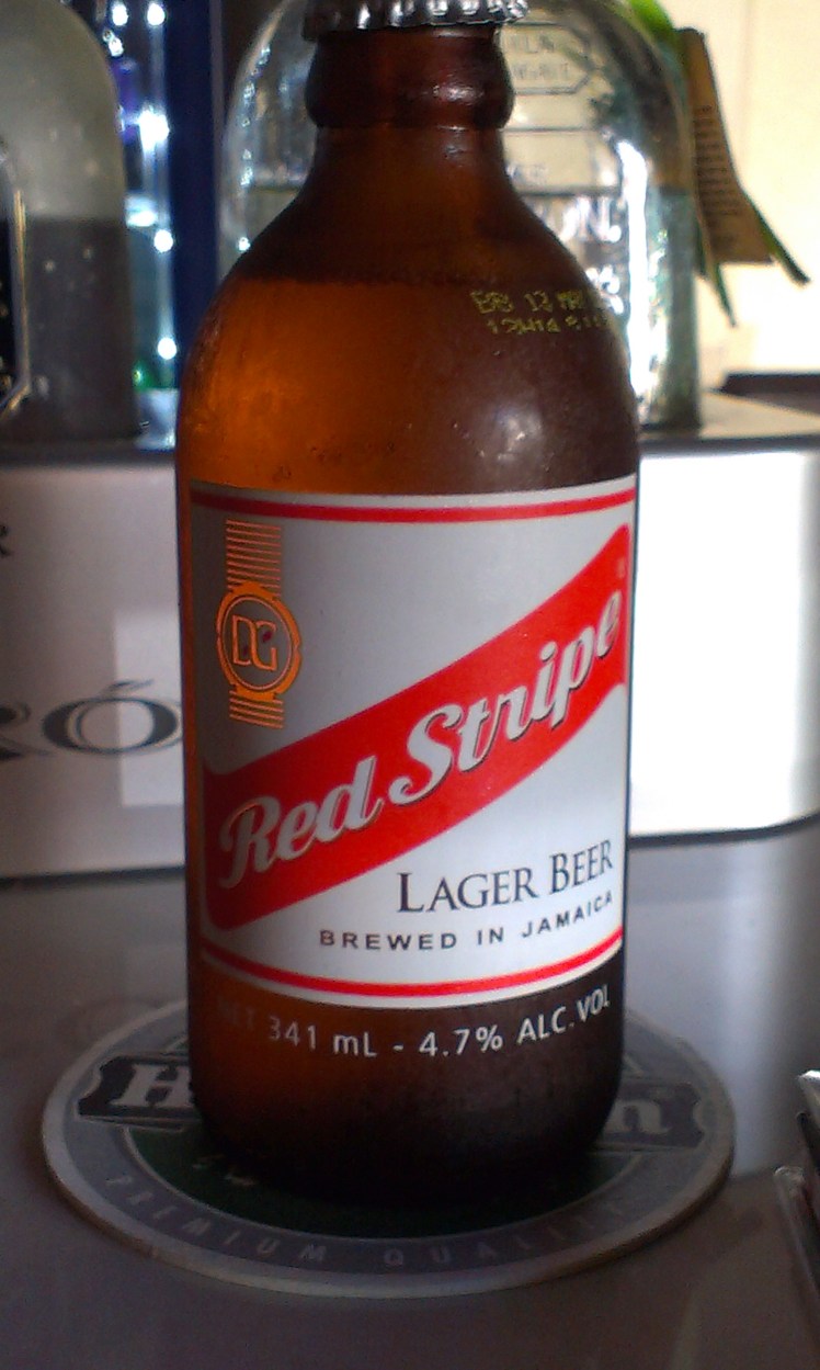 Lokala ölen, Red Stripe. Som tydligen utkonkurrerar alla internationella ölsorter om populäraste ölen på ön.