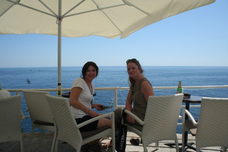 Jag med reskamraten Jina på Buza